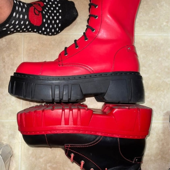 MISMATCHED BOOTS - Picture 6 of 6